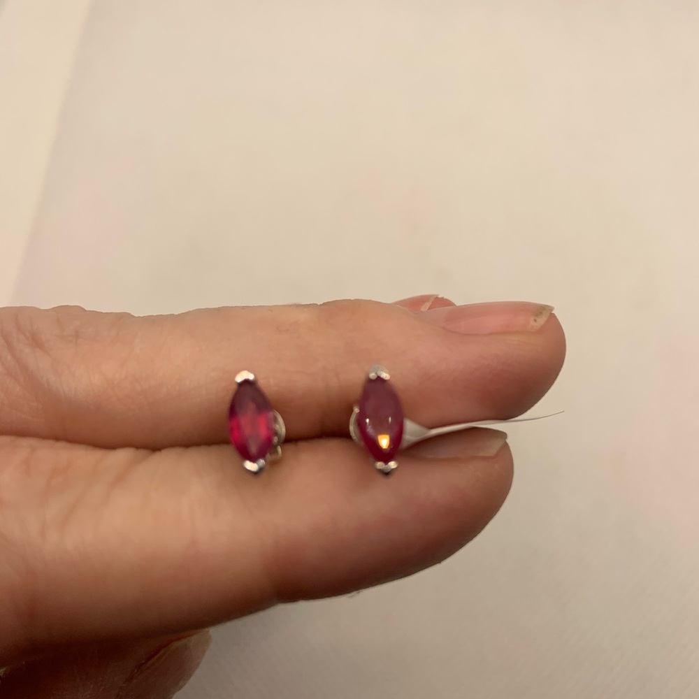 RUBY STUD EARRINGS - Picture 2 of 8